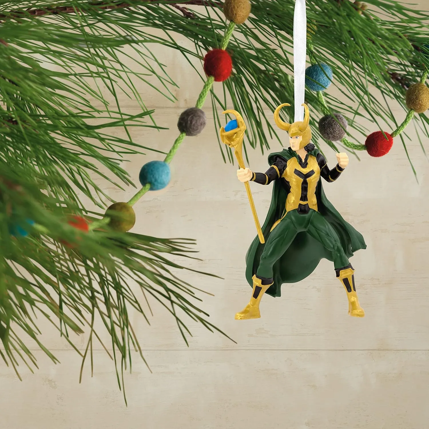 Loki | Hallmark Ornaments Marvel - Image 4