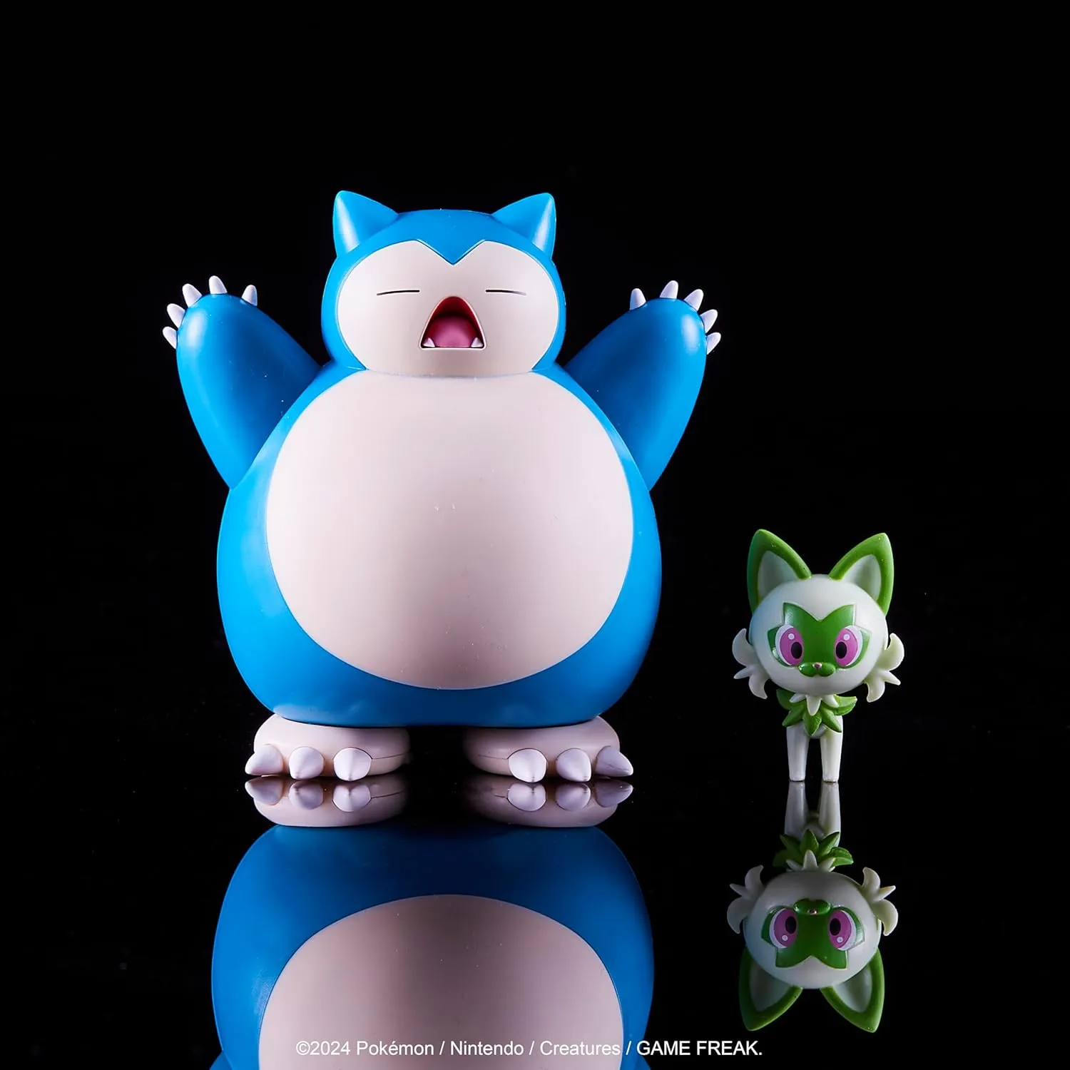 Snorlax (Deluxe Action) y Sprigatito | Jazwares Pack 2 Figuras de Batalla Pokémon - Image 2